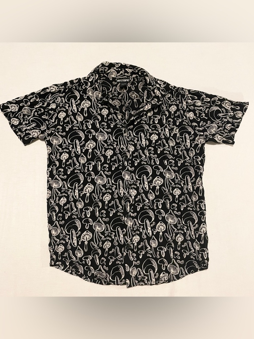 Hot Topic Mushroom Print Short Sleeve Button Up Rayon Shirt Black White S Flaws